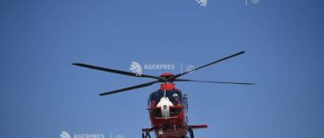 Hunedoara: Turistă străină evacuată cu elicopterul din masivul Retezat