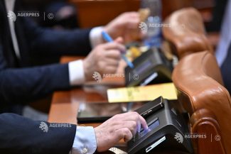 Propunerea AUR pentru eliminarea votului pe tabletă, aprobată în Biroul Permanent al Camerei Deputaților