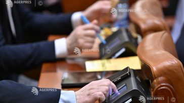 Propunerea AUR pentru eliminarea votului pe tabletă, aprobată în Biroul Permanent al Camerei Deputaților