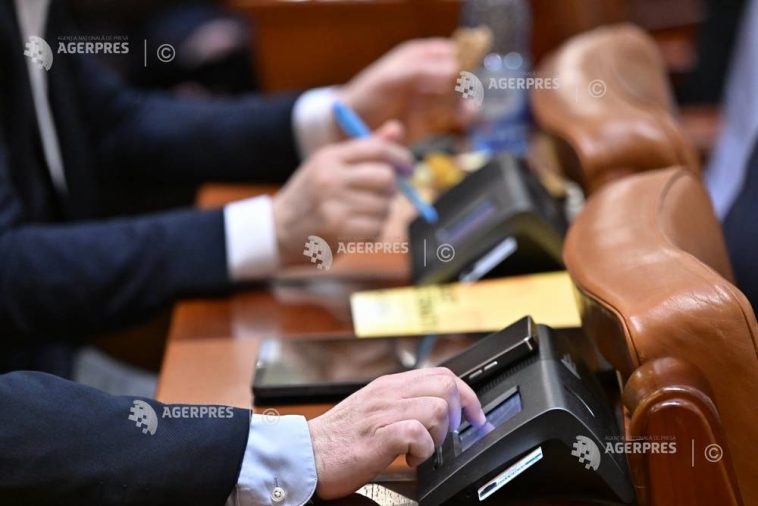 Propunerea AUR pentru eliminarea votului pe tabletă, aprobată în Biroul Permanent al Camerei Deputaților
