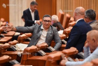 Ponta spune că va participa ‘de o mie de ori’ la întâlniri cu oameni de afaceri precum cea de la Mykonos