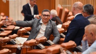 Ponta spune că va participa ‘de o mie de ori’ la întâlniri cu oameni de afaceri precum cea de la Mykonos