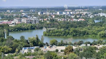 Vreme caldă în București, până sâmbătă seara; duminică se răcește, apar aversele și vântul se intensifică (meteo)