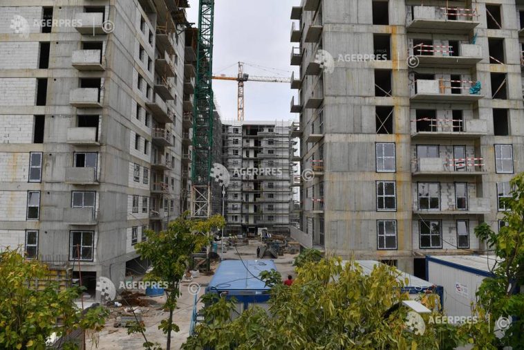Autorizațiile de construire pentru clădiri rezidențiale au scăzut cu 12,2% în primele 8 luni
