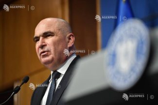 Bolojan: Instituțiile publice vor putea produce și stoca energie pentru consumul propriu