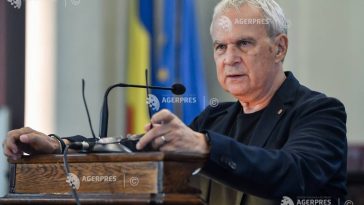 Acad. Marius Andruh i-a îndemnat pe studenții Universității din Craiova să își construiască în România carierele
