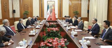 China, pregătită să apere ‘interesele legitime’ ale Iranului, îndeamnă Teheranul și SUA la reținere