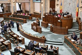 Senat: Elevii – obligați să se prezinte la școală în uniformă (proiect adoptat)