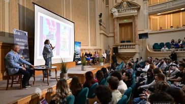 O dezbatere despre modul în care pot fi recunoscute știrile false – în deschiderea Festivalului ‘Strada de C’Arte’