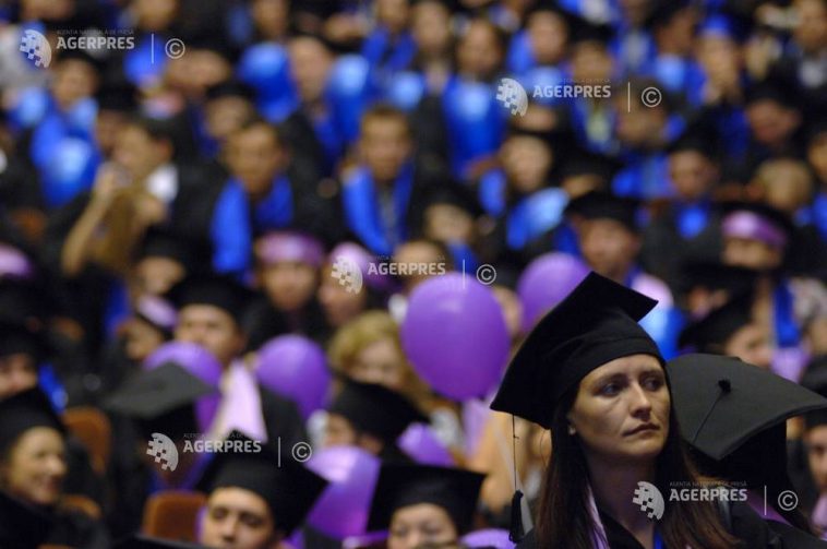 Raport: România are puțini absolvenți de studii superioare și investește sub media OCDE în educație