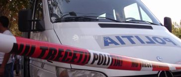 Crima din Vâlcea/Pete ce par a fi de sânge găsite pe o saltea în dormitorul suspectului; procurorii cer mandat de arestare