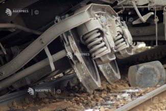 Tren deraiat în Franța: Anchetatorii acordă prioritate ipotezei unui act deliberat
