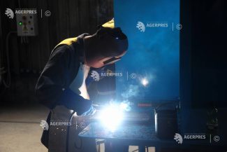 INS: Afacerile din industrie au scăzut ușor, cu 0,2%, în primele șapte luni din 2026