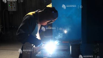 INS: Afacerile din industrie au scăzut ușor, cu 0,2%, în primele șapte luni din 2026