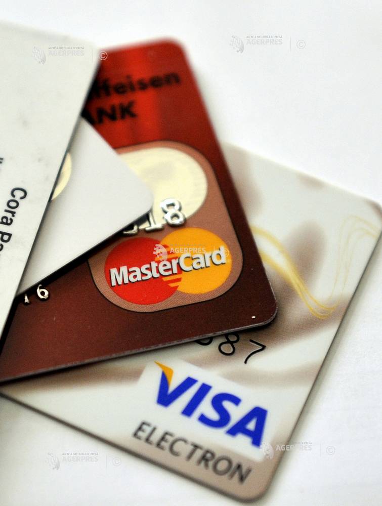 Peste jumătate dintre români folosesc serviciile bancare online, iar 54% cunosc RoPay (sondaj)
