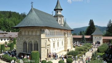 Suceava: Se împlinesc 557 de ani de la sfințirea Mănăstirii Putna