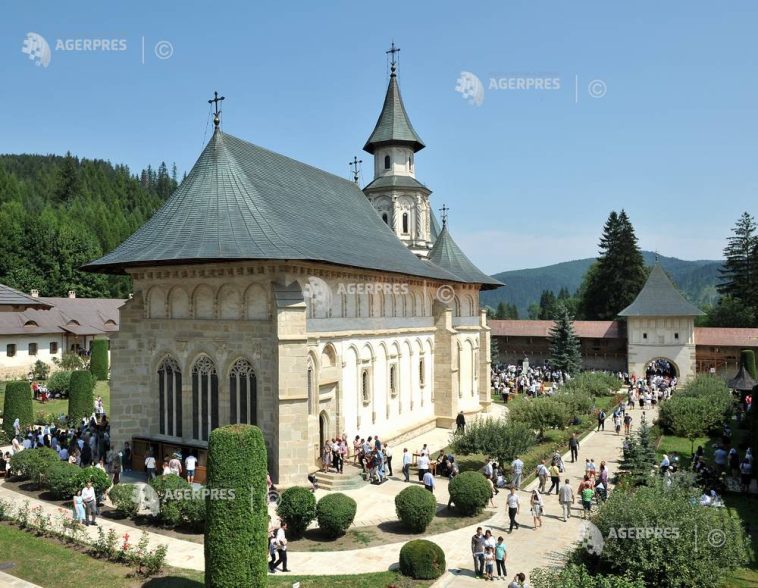 Suceava: Se împlinesc 557 de ani de la sfințirea Mănăstirii Putna