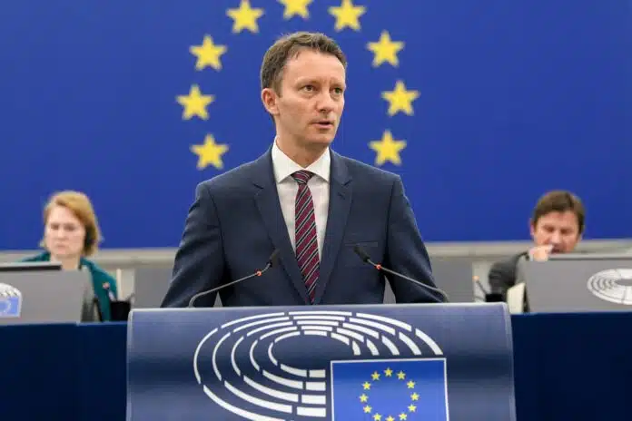 EXCLUSIV! Premierul desemnat este asociat cu mafia italiană! Siegfried Mureșan acționar la firme din „cuibul de fantome” descoperit de Curtea de Conturi