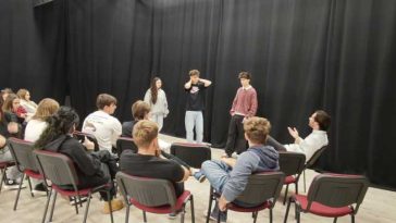 REPORTAJ Vrancea: Tinerii învață, prin teatru, să comunice și să empatizeze, într-un proiect al AJOFM
