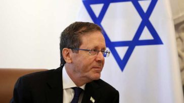 Zborul Flydubai/Președintele Israelului vrea să decoreze 4 pasageri ce au împiedicat prăbușirea avionului; procurorul general al EAU ordonă o…