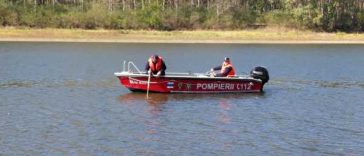 Ialomița: Căutări în Lacul Bentu Mare după ce un bărbat s-ar fi răsturnat cu mașina în apă
