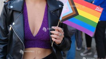 Procurorii au reținut un jandarm pentru agresarea unei femei trans din Franța; reacția Asociației ACCEPT