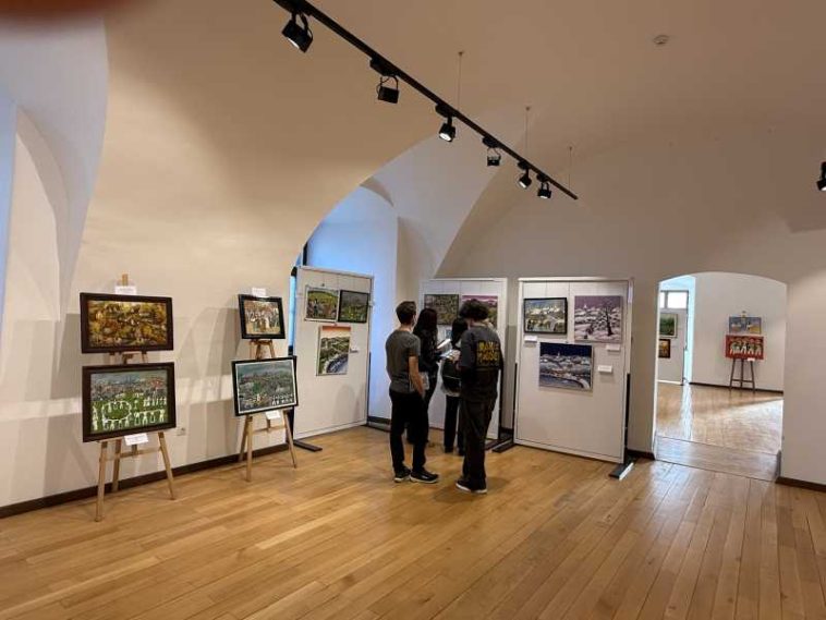 Bihor: Arta naivă românească, între tradiție și riscul dispariției; Festivalul Național de la Oradea, la ediția a XIII-a (GALERIE FOTO)