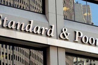 S&P publică vineri raportul privind ratingul suveran al României