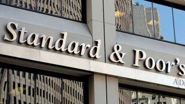 S&P publică vineri raportul privind ratingul suveran al României