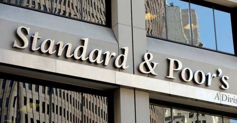 S&P publică vineri raportul privind ratingul suveran al României