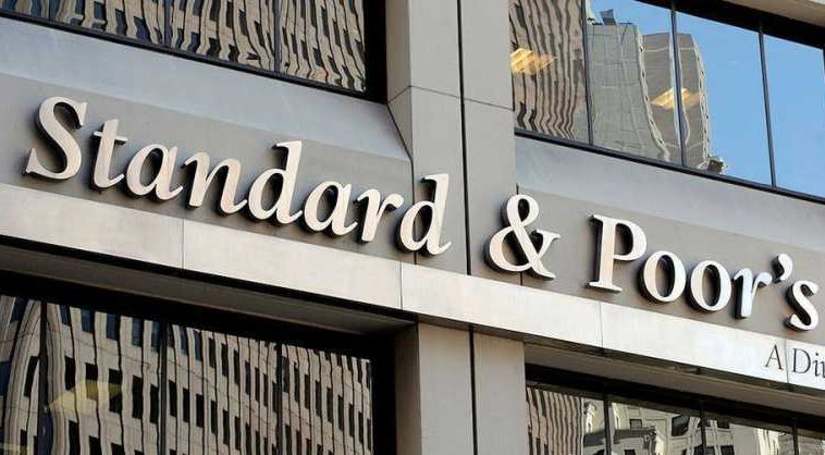 S&P publică vineri raportul privind ratingul suveran al României
