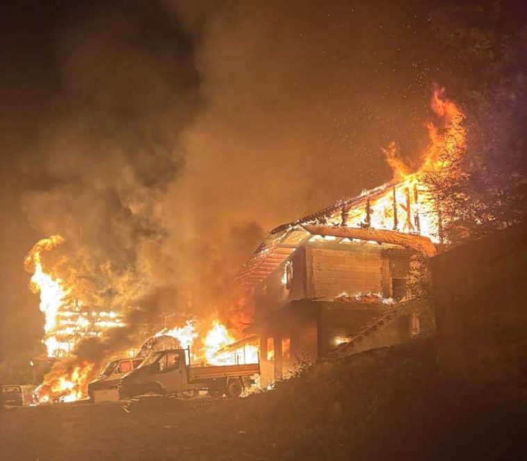 Neamț: Incendiu provocat intenționat la Mănăstirea Bisericani; în iulie, lăcașul de cult a fost afectat de un alt incendiu