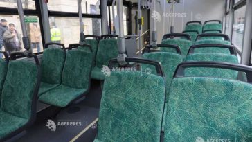Opt linii de transport public vor avea program prelungit luni seara la meciul România – Suedia