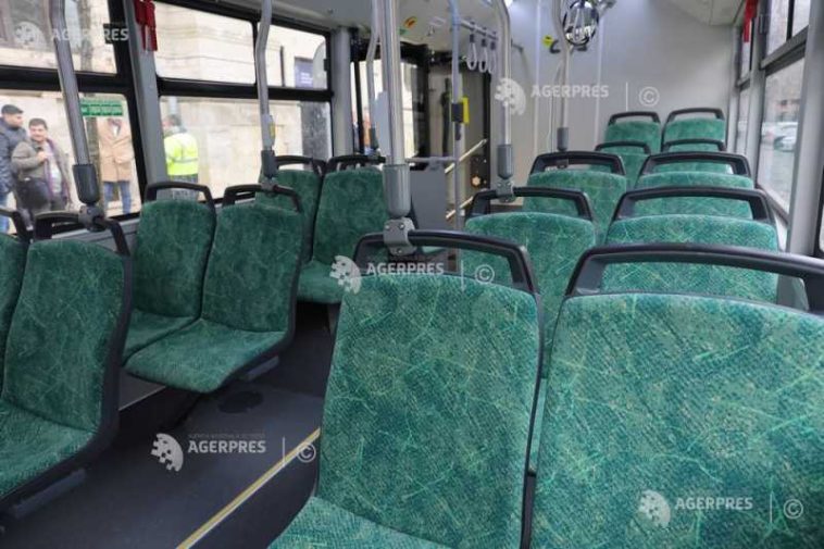 Opt linii de transport public vor avea program prelungit luni seara la meciul România – Suedia