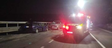 Mureș: Accident între un camion și două autoturisme pe DN13; o persoană – încarcerată