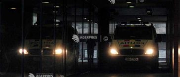 VIDEO Percheziții la membrii unei rețele de tip piramidal care transportau migranți ascunși în autotrenuri spre Germania