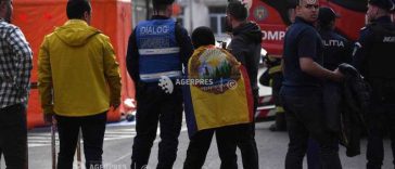 Jandarmii le-au aplicat 50 de amenzi susținătorilor lui Georgescu care protestează în fața Arestului Central