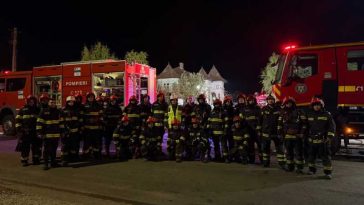 VIDEO UPDATE ISU Vâlcea: Incendiul izbucnit la o hală în care se aflau peste 30 de tone de vopseluri şi diluanţi a fost lichidat