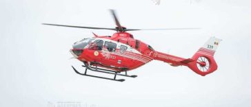 VIDEO Salvamont Sibiu: Bărbat accidentat în Munții Făgăraș; un elicopter SMURD – solicitat pentru a-l recupera