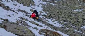 VIDEO Sibiu: Bărbatul care a căzut 40 de metri în Munții Făgăraș este în stare stabilă