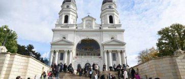 Peste 10.000 de pelerini au ajuns la Iași pentru a se închina la Sf. Cuvioasă Parascheva înainte de debutul pelerinajului