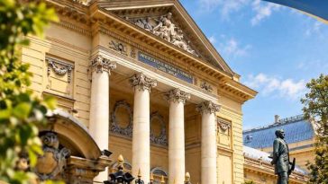 Noul an universitar se deschide la UMF ”Carol Davila”; din cei 15.000 de studenți, 3.000 sunt ”boboci”