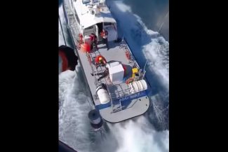 VIDEO Constanța: 11 marinari au fost salvați; doi – găsiți decedați, după incendiul la bordul unei nave în Marea Neagră
