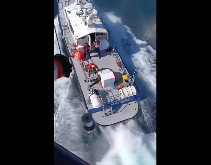 VIDEO Constanța: 11 marinari au fost salvați; doi – găsiți decedați, după incendiul la bordul unei nave în Marea Neagră