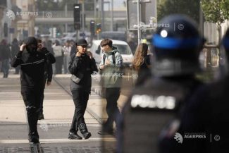 Protestele liceenilor/Franța: Un adolescent și-a pierdut un braț după ce o grenadă lansată de polițiști i-a explodat în mână
