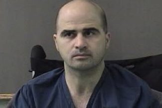 Trump aprobă execuția prin împușcare a autorului unui masacru la o bază militară