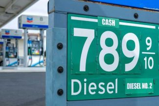 Trump îi autorizează pe toți americanii să cumpere motorină scutită de taxe