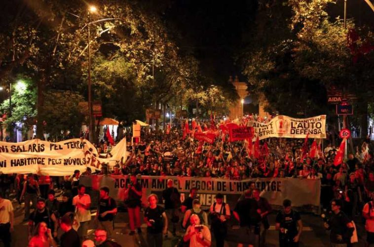 Criza locuințelor în Spania: Mii de oameni au protestat la Barcelona; sindicatele au făcut apel la grevă
