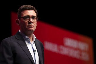 Regatul Unit: Premierul Burnham ia în calcul amânarea planului de creștere a cheltuielilor pentru apărare