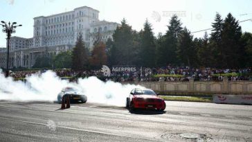 VIDEO Organizatorii competiției de drift desfășurate în Piața Constituției au fost amendați cu 15.000 de lei de Garda de Mediu